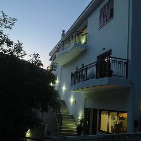 Apartmán Ta Spitakia Tis Theodosias Kalopanagiotis Exteriér fotografie